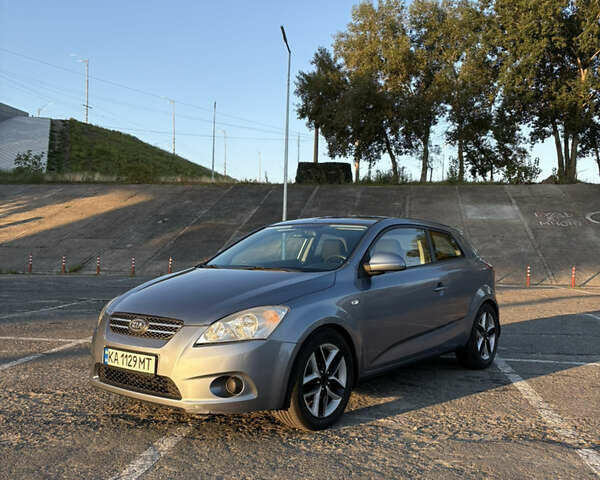 Серый Киа Сид, объемом двигателя 1.4 л и пробегом 197 тыс. км за 3900 $, фото 1 на Automoto.ua