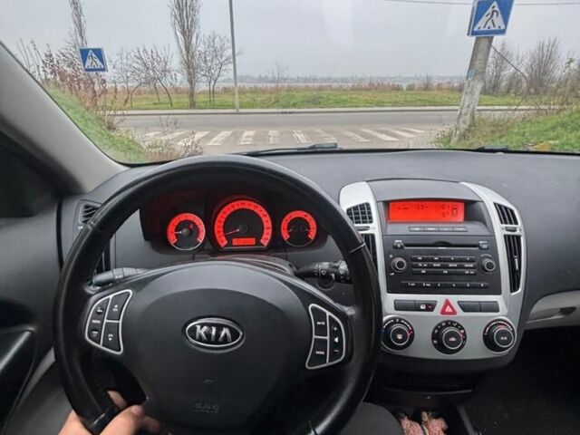 Серый Киа Сид, объемом двигателя 1.6 л и пробегом 130 тыс. км за 2700 $, фото 9 на Automoto.ua