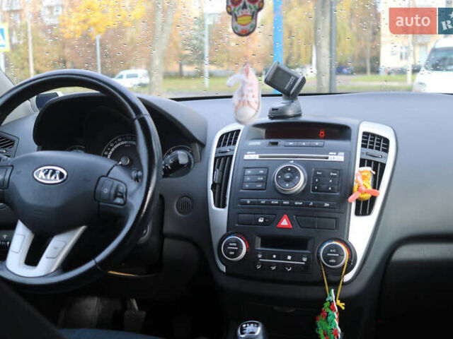 Серый Киа Сид, объемом двигателя 1.6 л и пробегом 213 тыс. км за 6500 $, фото 10 на Automoto.ua