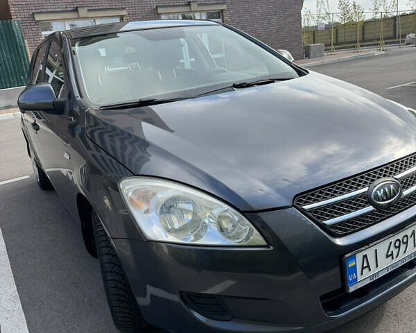 Серый Киа Сид, объемом двигателя 1.6 л и пробегом 161 тыс. км за 5400 $, фото 2 на Automoto.ua