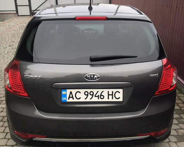 Серый Киа Сид, объемом двигателя 1.58 л и пробегом 188 тыс. км за 5900 $, фото 2 на Automoto.ua