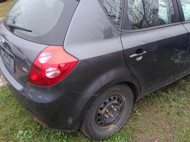 Серый Киа Сид, объемом двигателя 0 л и пробегом 216 тыс. км за 1000 $, фото 6 на Automoto.ua