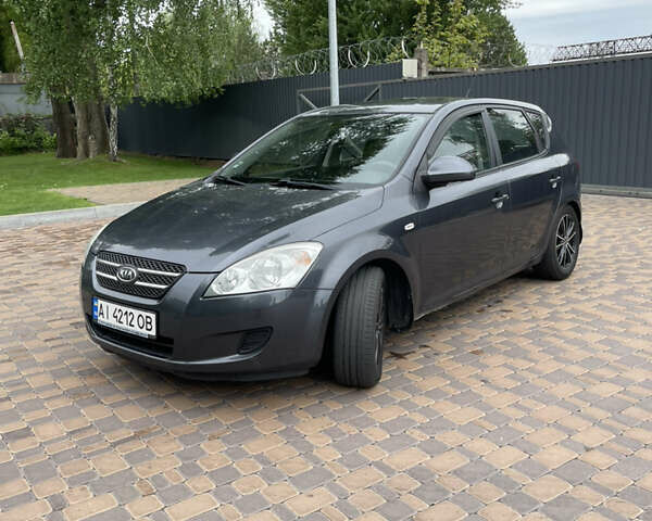 Серый Киа Сид, объемом двигателя 1.59 л и пробегом 220 тыс. км за 4800 $, фото 1 на Automoto.ua