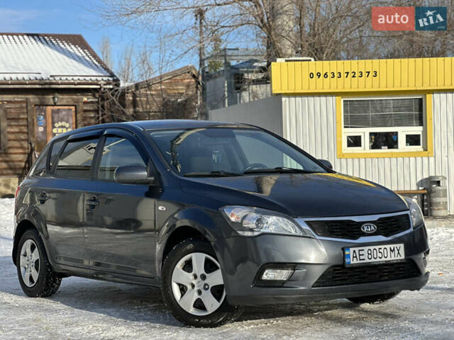 Сірий Кіа Сід, об'ємом двигуна 1.59 л та пробігом 140 тис. км за 6999 $, фото 5 на Automoto.ua