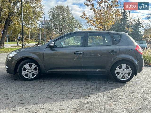 Серый Киа Сид, объемом двигателя 1.6 л и пробегом 213 тыс. км за 6500 $, фото 6 на Automoto.ua