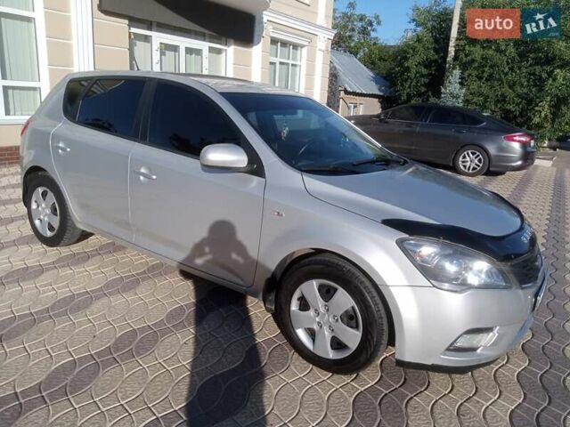 Серый Киа Сид, объемом двигателя 1.4 л и пробегом 181 тыс. км за 5999 $, фото 4 на Automoto.ua