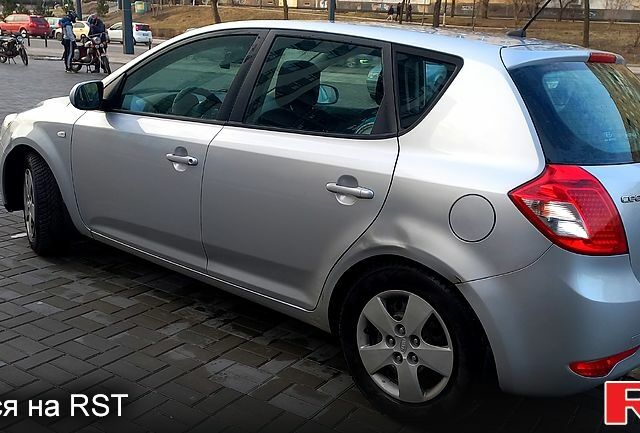 Серый Киа Сид, объемом двигателя 1.4 л и пробегом 261 тыс. км за 4600 $, фото 8 на Automoto.ua