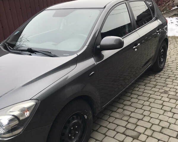 Серый Киа Сид, объемом двигателя 1.58 л и пробегом 188 тыс. км за 5900 $, фото 1 на Automoto.ua