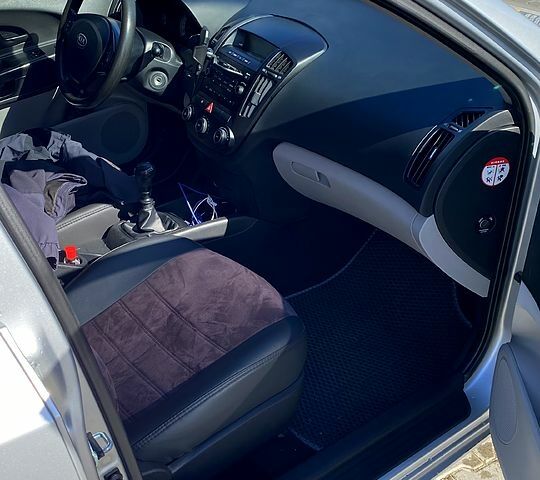 Сірий Кіа Сід, об'ємом двигуна 1.6 л та пробігом 169 тис. км за 5800 $, фото 3 на Automoto.ua