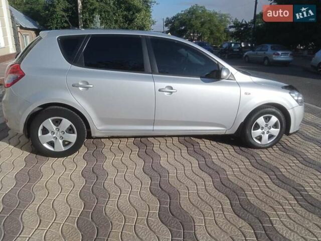 Серый Киа Сид, объемом двигателя 1.4 л и пробегом 181 тыс. км за 5999 $, фото 6 на Automoto.ua