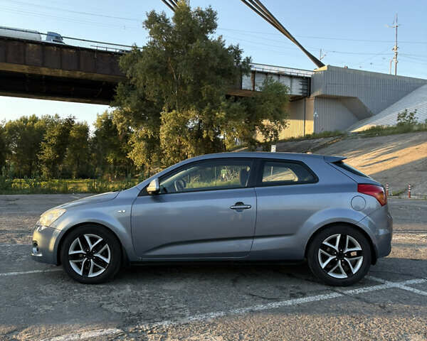 Серый Киа Сид, объемом двигателя 1.4 л и пробегом 197 тыс. км за 3900 $, фото 3 на Automoto.ua