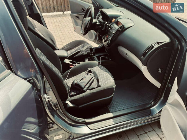 Сірий Кіа Сід, об'ємом двигуна 1.4 л та пробігом 280 тис. км за 4800 $, фото 11 на Automoto.ua