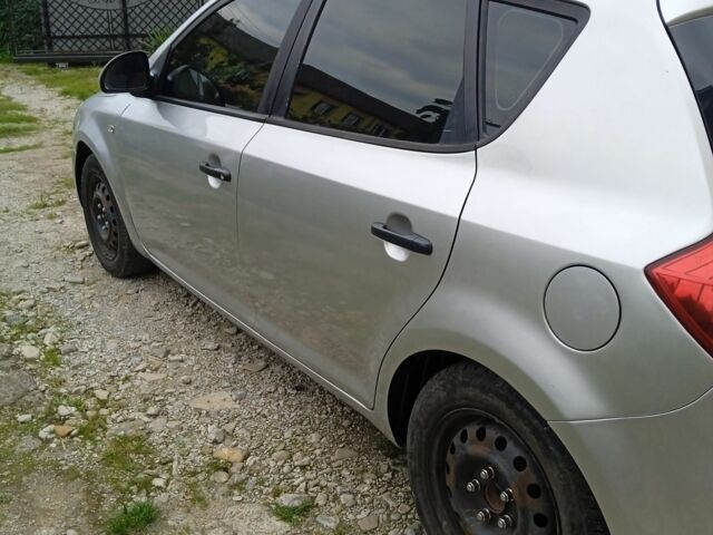 Сірий Кіа Сід, об'ємом двигуна 1.4 л та пробігом 229 тис. км за 3150 $, фото 5 на Automoto.ua