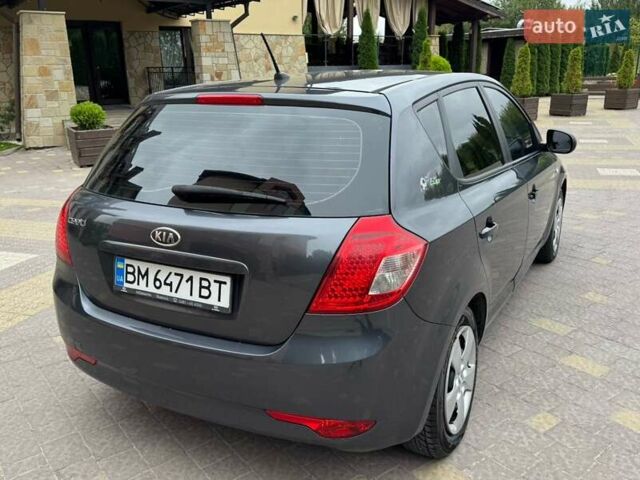 Серый Киа Сид, объемом двигателя 1.4 л и пробегом 200 тыс. км за 5300 $, фото 3 на Automoto.ua