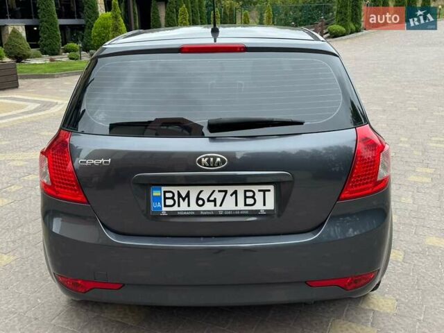 Серый Киа Сид, объемом двигателя 1.4 л и пробегом 200 тыс. км за 4999 $, фото 4 на Automoto.ua