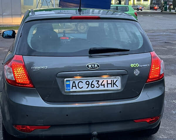 Серый Киа Сид, объемом двигателя 1.58 л и пробегом 187 тыс. км за 6500 $, фото 2 на Automoto.ua