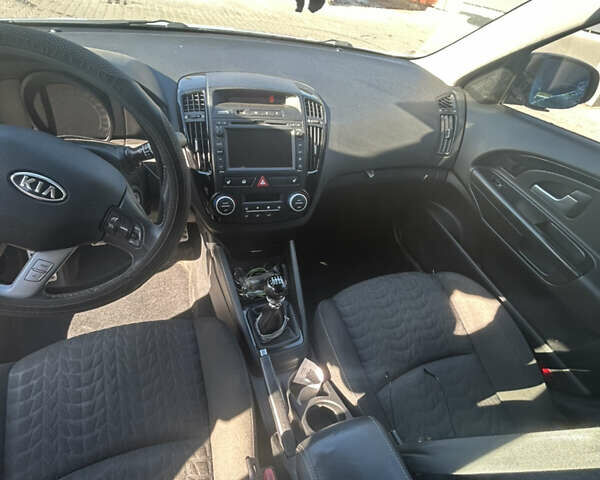 Серый Киа Сид, объемом двигателя 1.58 л и пробегом 153 тыс. км за 6300 $, фото 9 на Automoto.ua