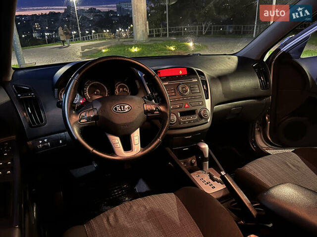 Серый Киа Сид, объемом двигателя 1.6 л и пробегом 159 тыс. км за 7800 $, фото 31 на Automoto.ua