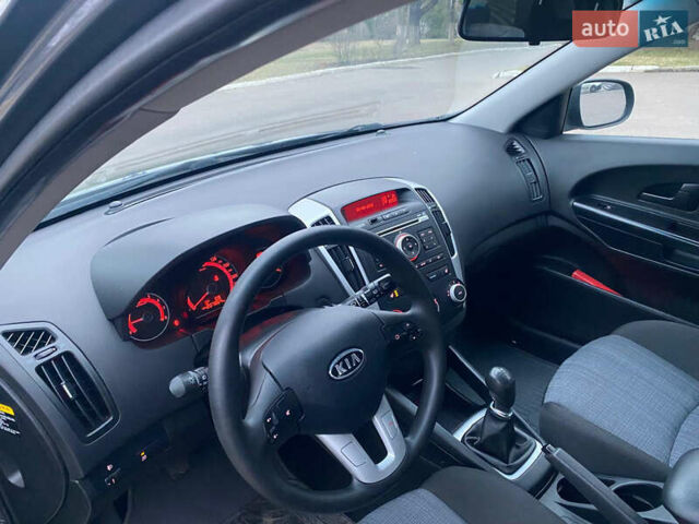 Сірий Кіа Сід, об'ємом двигуна 1.4 л та пробігом 207 тис. км за 5999 $, фото 27 на Automoto.ua