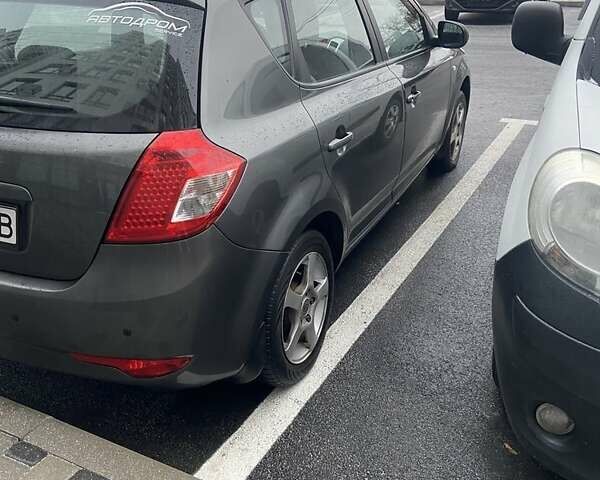 Серый Киа Сид, объемом двигателя 1.4 л и пробегом 200 тыс. км за 7000 $, фото 1 на Automoto.ua