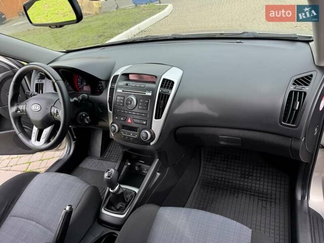 Серый Киа Сид, объемом двигателя 1.6 л и пробегом 241 тыс. км за 7300 $, фото 35 на Automoto.ua