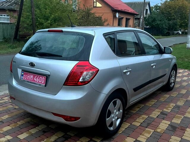 Серый Киа Сид, объемом двигателя 1.6 л и пробегом 236 тыс. км за 8200 $, фото 3 на Automoto.ua