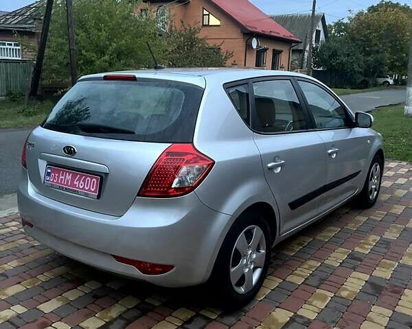 Серый Киа Сид, объемом двигателя 0 л и пробегом 236 тыс. км за 8200 $, фото 4 на Automoto.ua