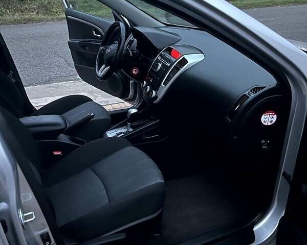 Серый Киа Сид, объемом двигателя 0 л и пробегом 236 тыс. км за 8200 $, фото 13 на Automoto.ua