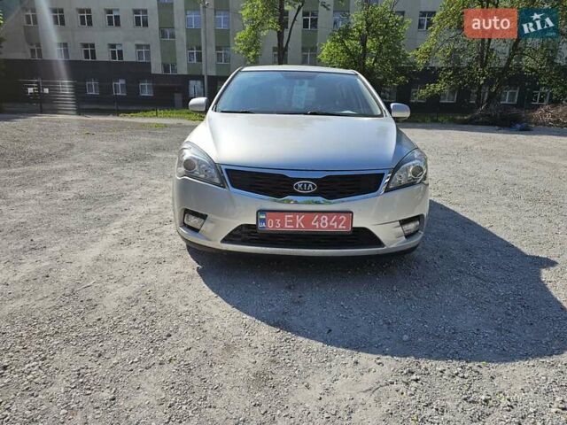 Серый Киа Сид, объемом двигателя 1.4 л и пробегом 154 тыс. км за 6700 $, фото 7 на Automoto.ua