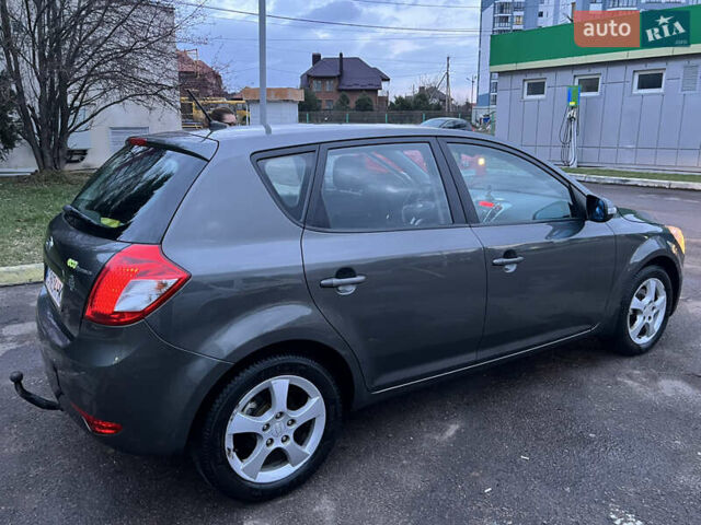 Серый Киа Сид, объемом двигателя 1.58 л и пробегом 187 тыс. км за 6500 $, фото 3 на Automoto.ua