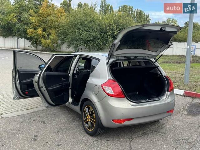 Серый Киа Сид, объемом двигателя 1.6 л и пробегом 241 тыс. км за 7300 $, фото 24 на Automoto.ua