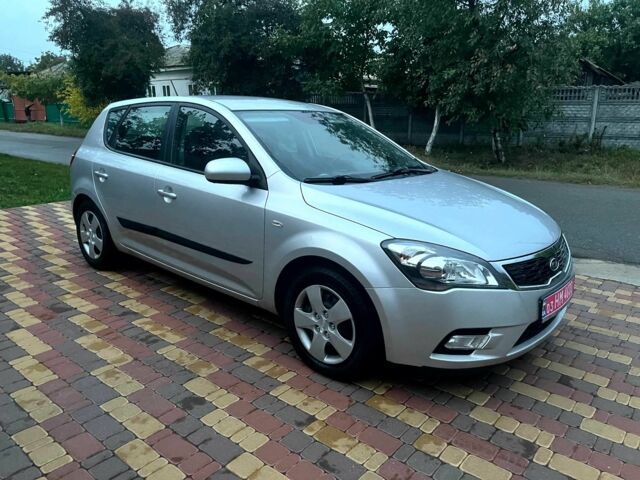 Серый Киа Сид, объемом двигателя 1.6 л и пробегом 236 тыс. км за 8200 $, фото 1 на Automoto.ua
