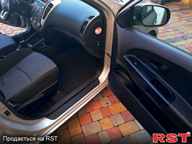 Сірий Кіа Сід, об'ємом двигуна 14 л та пробігом 195 тис. км за 5899 $, фото 3 на Automoto.ua