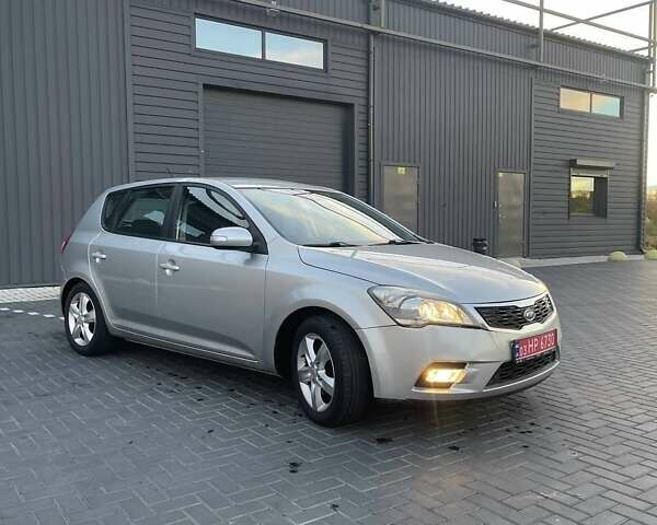 Сірий Кіа Сід, об'ємом двигуна 1.6 л та пробігом 160 тис. км за 8500 $, фото 2 на Automoto.ua