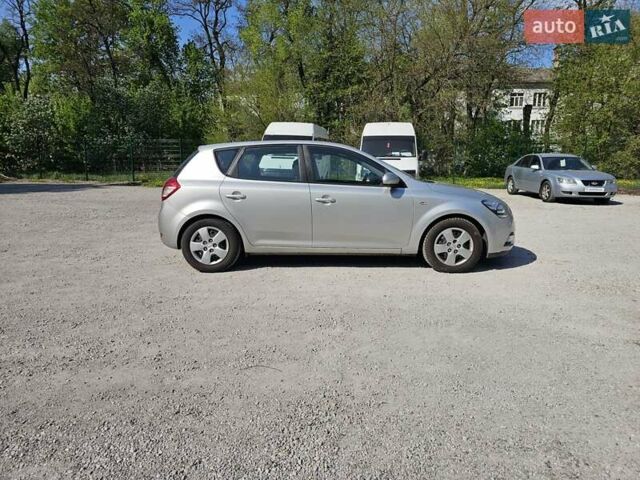 Серый Киа Сид, объемом двигателя 1.4 л и пробегом 154 тыс. км за 6700 $, фото 5 на Automoto.ua