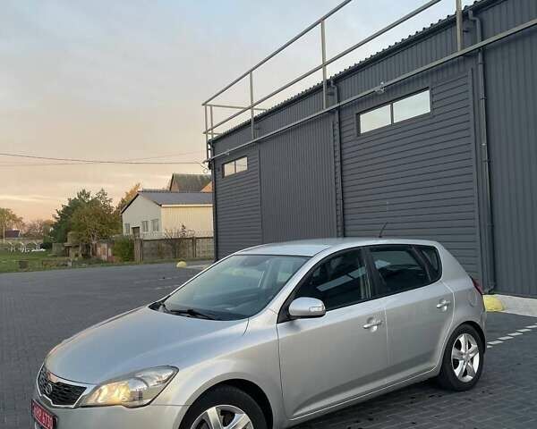 Сірий Кіа Сід, об'ємом двигуна 1.6 л та пробігом 160 тис. км за 8500 $, фото 6 на Automoto.ua