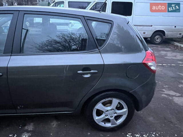 Серый Киа Сид, объемом двигателя 1.58 л и пробегом 187 тыс. км за 6500 $, фото 6 на Automoto.ua