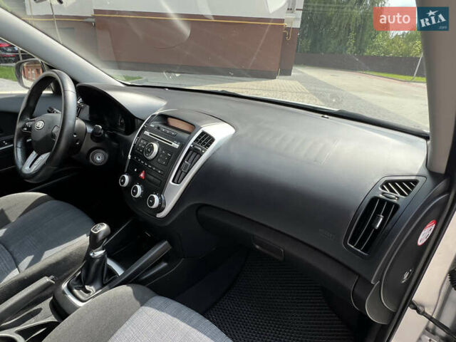 Сірий Кіа Сід, об'ємом двигуна 1.6 л та пробігом 292 тис. км за 6400 $, фото 44 на Automoto.ua