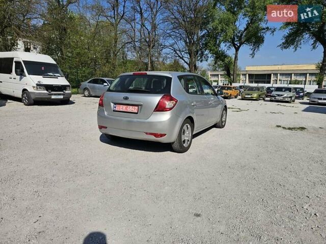 Серый Киа Сид, объемом двигателя 1.4 л и пробегом 154 тыс. км за 6700 $, фото 4 на Automoto.ua