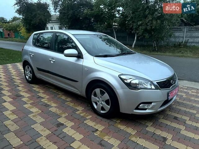 Серый Киа Сид, объемом двигателя 0 л и пробегом 236 тыс. км за 8200 $, фото 1 на Automoto.ua