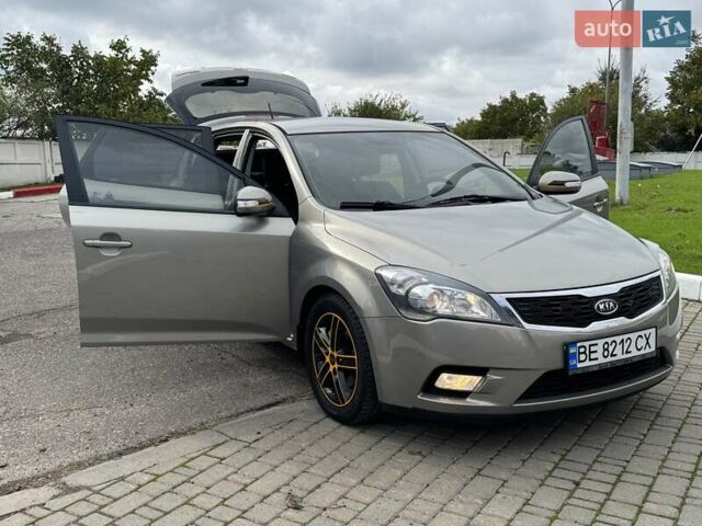 Серый Киа Сид, объемом двигателя 1.6 л и пробегом 241 тыс. км за 7300 $, фото 18 на Automoto.ua