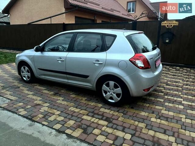 Серый Киа Сид, объемом двигателя 0 л и пробегом 236 тыс. км за 8200 $, фото 7 на Automoto.ua