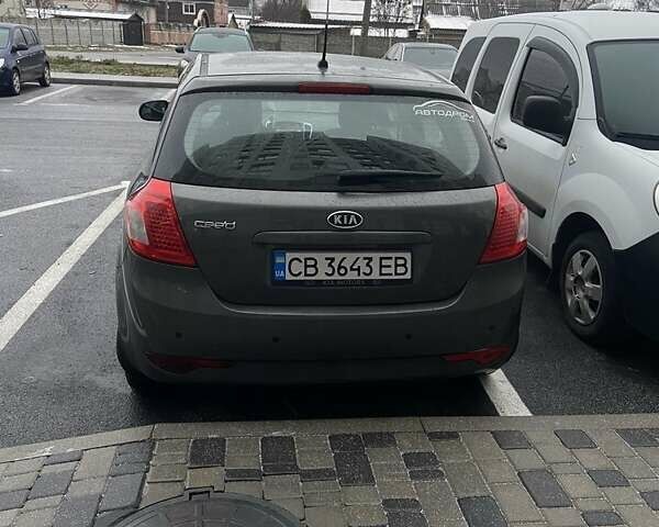 Серый Киа Сид, объемом двигателя 1.4 л и пробегом 200 тыс. км за 7000 $, фото 2 на Automoto.ua