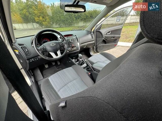 Серый Киа Сид, объемом двигателя 1.6 л и пробегом 241 тыс. км за 7300 $, фото 41 на Automoto.ua