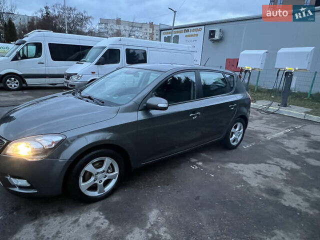 Серый Киа Сид, объемом двигателя 1.58 л и пробегом 187 тыс. км за 6500 $, фото 5 на Automoto.ua