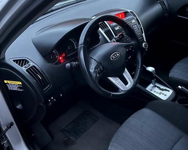 Серый Киа Сид, объемом двигателя 0 л и пробегом 236 тыс. км за 8200 $, фото 12 на Automoto.ua