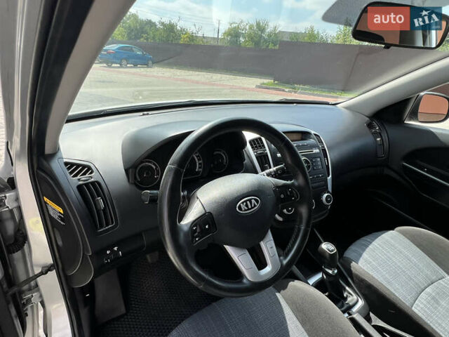 Сірий Кіа Сід, об'ємом двигуна 1.6 л та пробігом 292 тис. км за 6400 $, фото 27 на Automoto.ua
