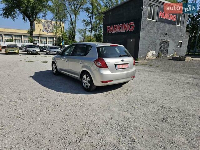 Серый Киа Сид, объемом двигателя 1.4 л и пробегом 154 тыс. км за 6700 $, фото 2 на Automoto.ua