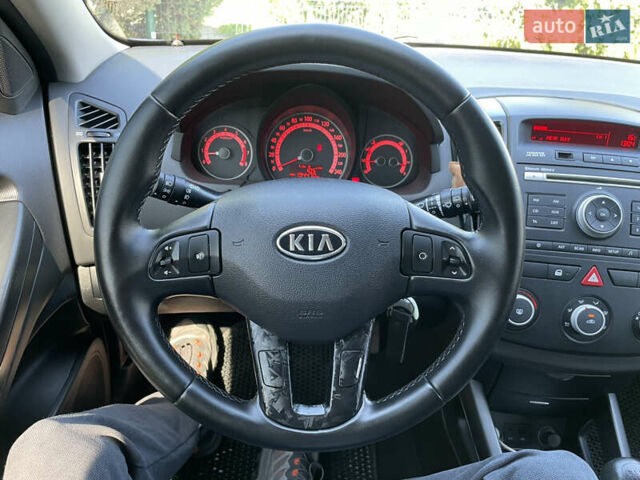 Серый Киа Сид, объемом двигателя 1.59 л и пробегом 194 тыс. км за 7100 $, фото 28 на Automoto.ua