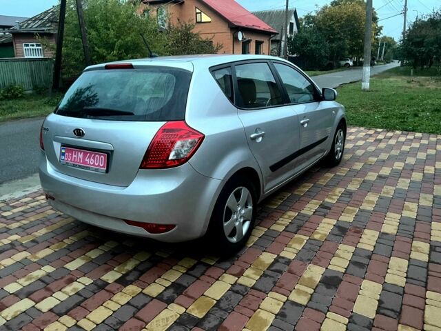 Серый Киа Сид, объемом двигателя 1.6 л и пробегом 236 тыс. км за 8200 $, фото 2 на Automoto.ua
